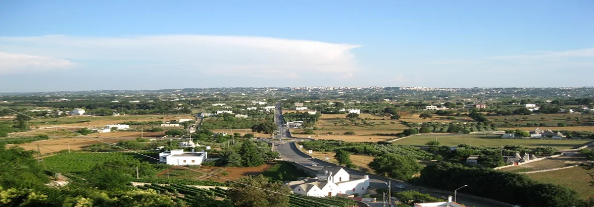Valle d’Itria di giorno con trulli e uliveti — fotovoltaico e pompe di calore in Puglia